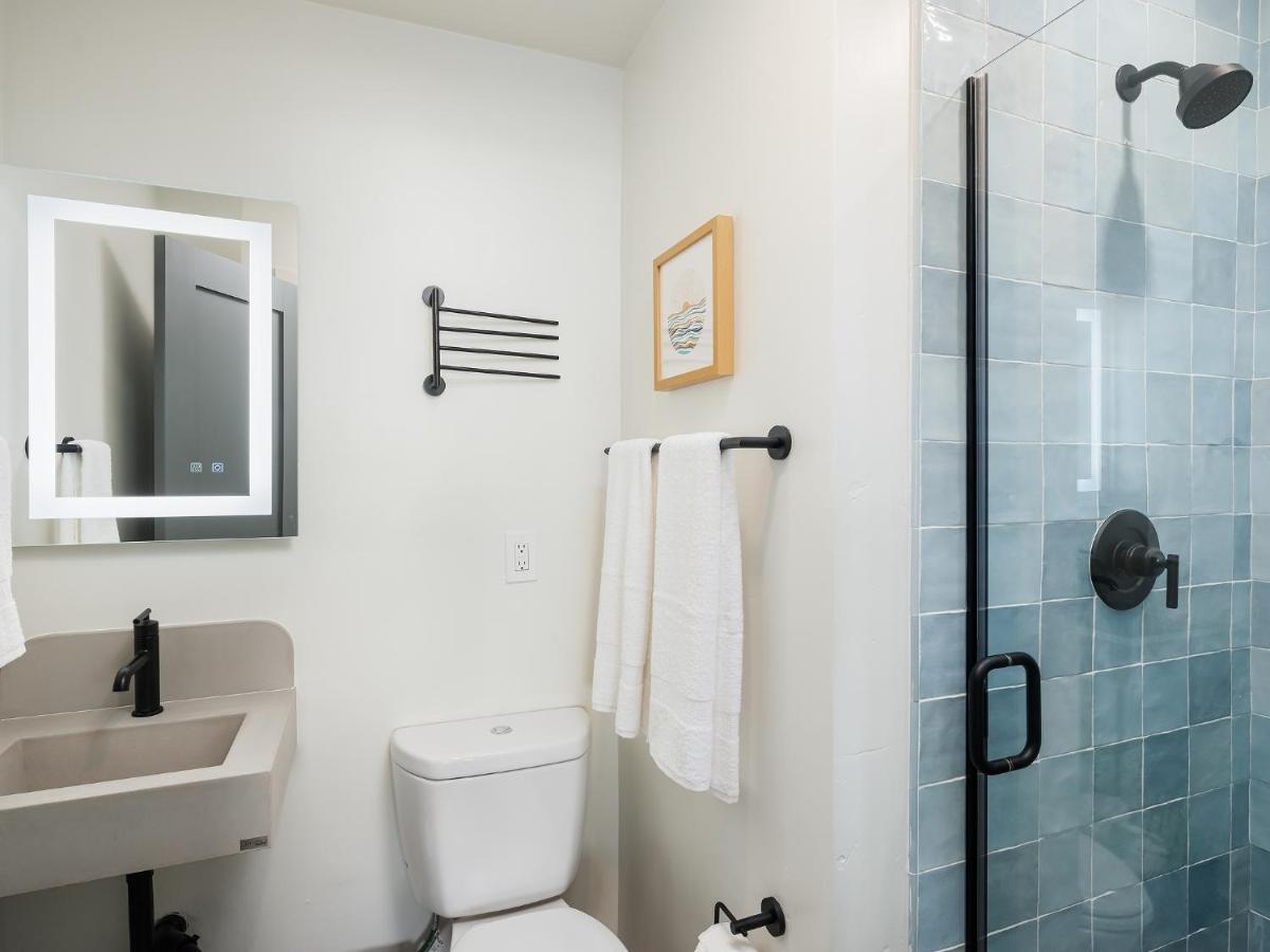 Oceanfront Corner King Studio (307)