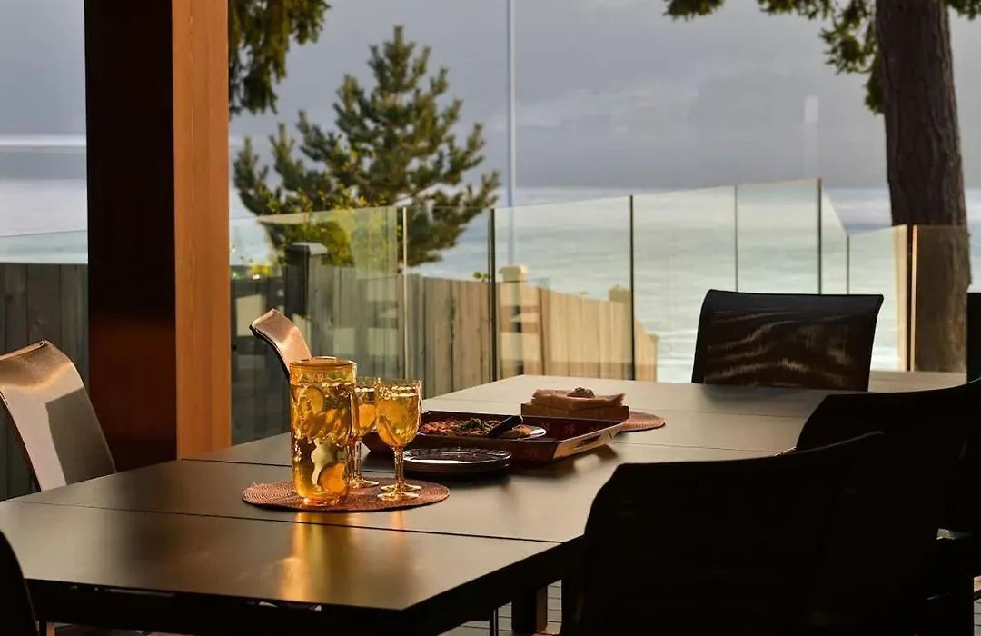 Island Luxury Oceanside Estate By Emr Vacation Rentals-1