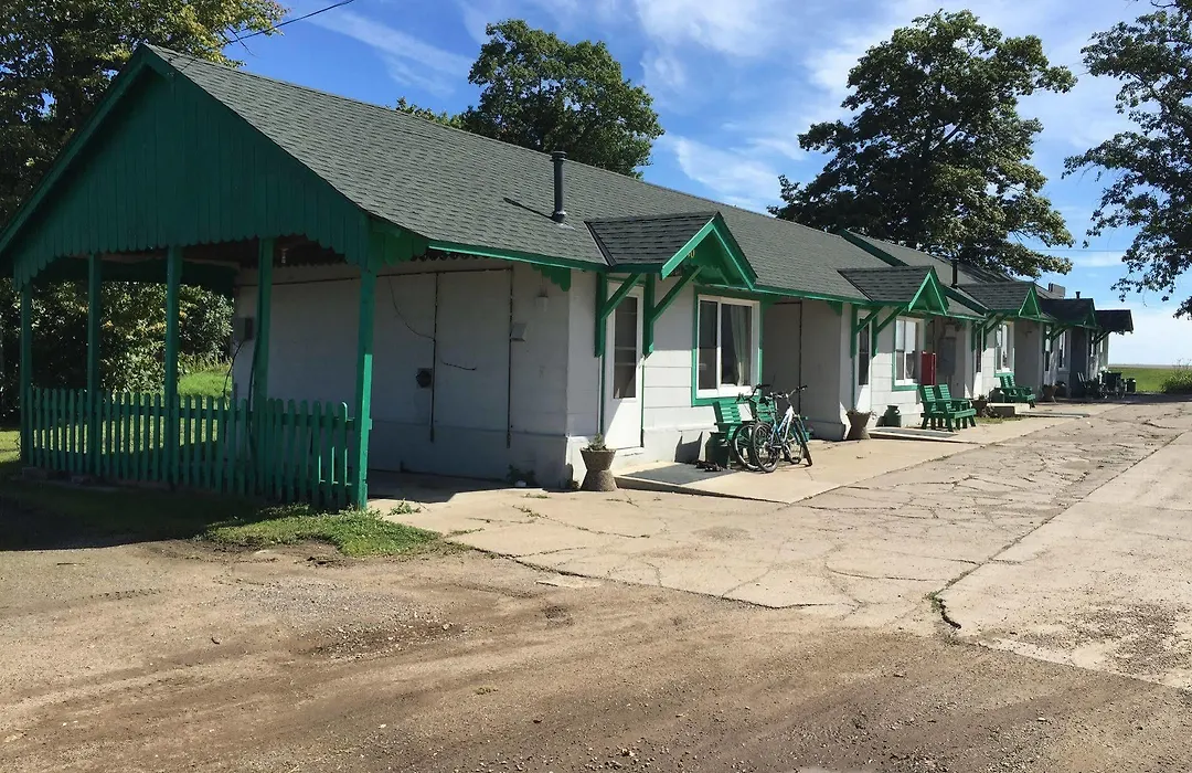 Twin Pines Resort-1