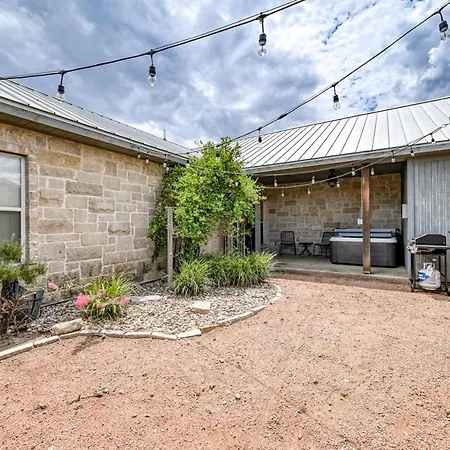 Cozi Cottage With Hot Tub! - 2 Min To Wineries!-3