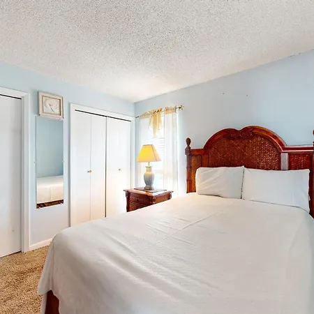 Island Shores Condos-3