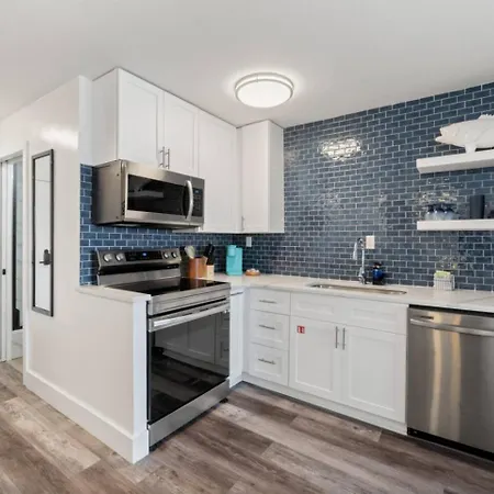 Top Of The Gulf 410 Beach Front Condo - Renovated!-3