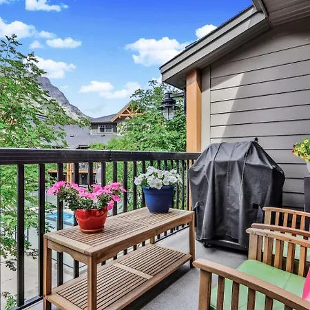 Scenic Mountain With Outdoor Hot Tub 1 Bedroom Den-2