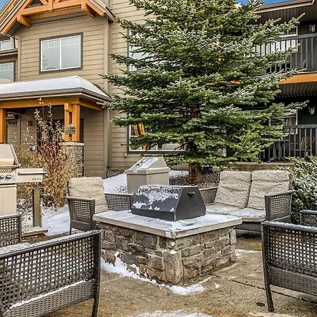 Scenic Mountain With Outdoor Hot Tub 1 Bedroom Den-3