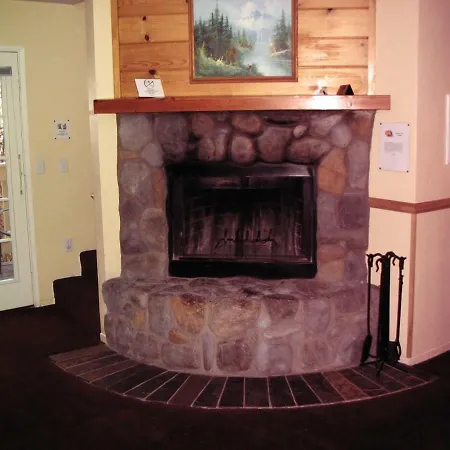 Cozy Hollow Lodge-3
